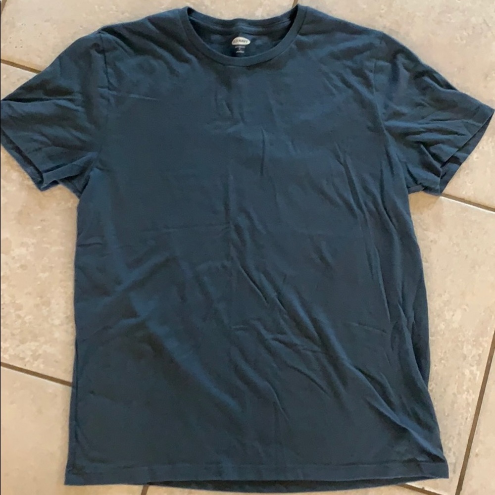 Men’s old navy tee shirt!